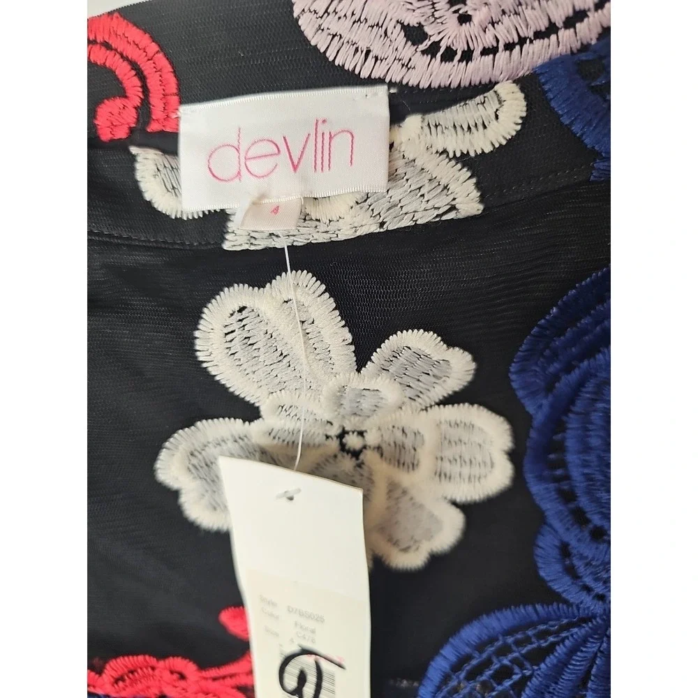 Devlin‎ Women's Floral Embroidered Mini Skater Skirt Size 4